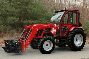 Tractor Compacto Mahindra Usado de 26HP 4WD con Cargador, Máquina Agrícola para Agricultura Eficiente en Parcelas Pequeñas, Utilidad de Alto Rendimiento - Product Image 4