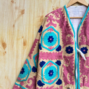 เสื้อแจ็คเก็ตผ้าฝ้ายอินเดียปักลายซูซานีสำหรับผู้หญิง สวมใส่สบายในฤดูหนาว ตกแต่งด้วยกระดุม เหมาะเป็นของขวัญสำหรับเพื่อนเจ้าสาว - Product Image 1