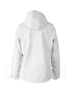 Vestes Softshell avec logo imprimé personnalisé pour femmes avec décoration de boutons Vêtements à capuche d'hiver fabriqués au Pakistan - Product Image 2