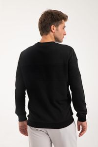 Sudadera clásica ligera de cuello redondo para hombre, textura suave, ajuste relajado para uso diario de invierno, hecha de poliéster/algodón teñido liso - Product Image 5