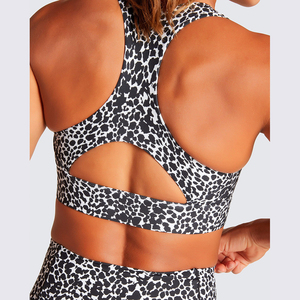 Sujetador deportivo con logotipo personalizado Sujetador de entrenamiento sin costuras para gimnasio y entrenamiento - Product Image 4