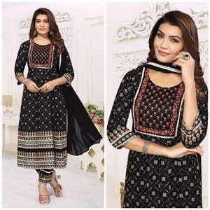 Excellente qualité Beautiful Occasional Wear Rayon Kurti Pant & Dupatta avec broderie lourde Exportateur et fournisseur indiens - Product Image 2