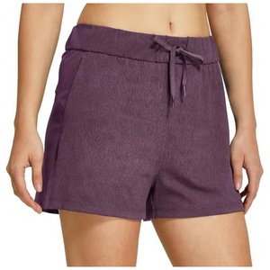Shorts de course élégants pour femmes, alliant mode, confort et performance pour les femmes actives - Product Image 1