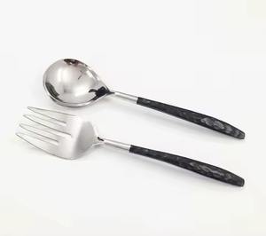 Poignée en résine rouge de haute qualité et ensemble de serveurs à salade en acier inoxydable 2 pièces ensemble de serveurs à salade accessoires de cuisine - Product Image 6