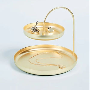 Support à chocolat en métal artisanal avec finition dorée pour servir des desserts ou des cupcakes lors de dîners formels et de services de thé - Product Image 1