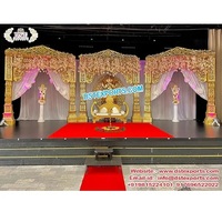Satın altın sütunlar açık düğün sahne estetik Hindu düğün sahne dekorasyon şık Maharani düğün FRP sütunlar sahne
