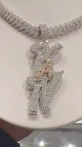 Pendentif Nom Personnalisé Plaqué Or en Argent Sterling 925 avec Style Mignon GRA Moissanite Lettres Passe le Test de Diamant Disponible à la Vente - Product Image 2