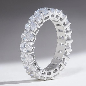 แหวนเพชรทรงมรกตและทรงรีแบบ Eternity Band ทองคำขาว/โรสโกลด์/เหลือง 18K แหวนเพชรเต็มวงแบบ Eternity  เพชรเพาะเลี้ยงสำหรับเจ้าสาว - Product Image 2
