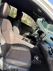 SUV Blanco de Lujo, Vehículo Utilitario Deportivo Nuevo, Vehículo Familiar para Desplazamientos Diarios - Product Image 2