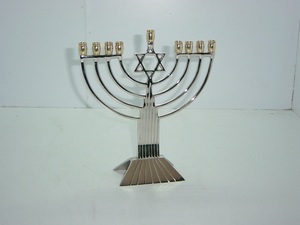 Fancy Royal Look Soporte de vela de menorah de latón de alta calidad Estilo moderno Candelabro de menorah judío dorado Candelabro religioso - Product Image 5