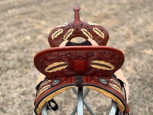 Sillín de carreras de barril de cuero occidental con exquisito estilo de talla floral y rendimiento combinado - Product Image 2