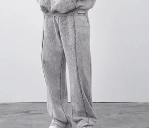 Ensemble de survêtement pour homme délavé soleil et délavé à l'acide, avec broderie, comprenant un sweat à capuche avec logo DTG et un pantalon de jogging évasé - Product Image 3