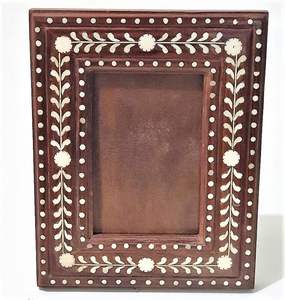 Cadre photo en incrustation d'os avec éléments en nacre captivants en résine pour affichage décoratif - Product Image 3