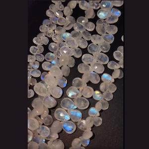 ลูกปัดมูนสโตนสีรุ้งธรรมชาติทรงหยดน้ำ 19 เส้น น้ำหนัก 1273 กะรัต ล็อต Iroc Sales ความยาว 10 นิ้ว ราคา 260 ดอลลาร์สหรัฐฯ สำหรับทั้งหมด - Product Image 2