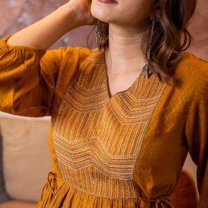 เสื้อยาวทันสมัยสำหรับสุภาพสตรีที่มีดีไซน์แฟชั่นข้างหน้าและเครื่องแต่งกายสวมใส่สบายทุกวันคุณภาพดีจากแฟชั่นมารูติ - Product Image 6