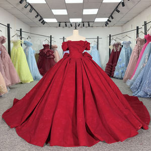 Vestido de Quinceañera Rojo con Cuello Princesa y Cola de Capilla, Estampado, Largo hasta el Suelo, para Mujer, Modelo 6810 - Product Image 1