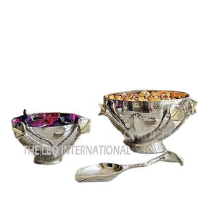 Juego de 2 cuencos decorativos de metal y aluminio de acero inoxidable con diseño de forma de flor, cuenco de moda pulido brillante para servir - Product Image 3