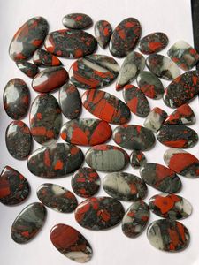 หินบลัดสโตนแอฟริกันสีเขียวเกรด AAA สวยหินโมราสีเขียวผสมรูปทรงฮาโลวีนขายส่ง - Product Image 3