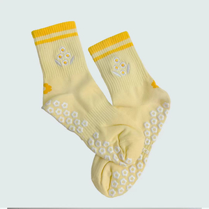 Chaussettes de Pilates antidérapantes écologiques pour hommes avec motif floral, durables et confortables pour le yoga, avec logo sur le bas – Grande Vente - Product Image 3