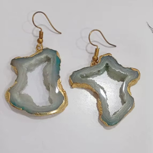 Boucles d'oreilles micro-or en forme de cœur en agate druzy pour femmes, avec pierres précieuses, fabriquées en Inde - Product Image 1