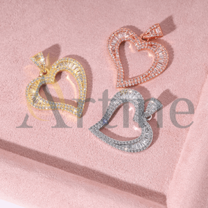 Collar con colgante de casco Spartan Warrior para mujer, joyería de acero de aspecto táctico - Product Image 1