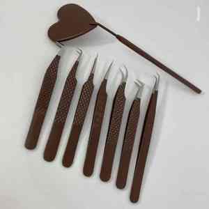 Pince à épiler d'extension de cils brun chocolat Finition lisse à poignée de précision parfaite pour l'application et le style professionnels des cils - Product Image 3