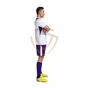 Uniforme de football de haute qualité avec logo personnalisé, 100% polyester, séchage rapide, respirant, col en V, pour hommes, dernier design, kits de football - Product Image 4