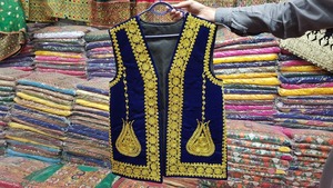 Chaleco Afgano Personalizable y Elegante para Hombre, con Botones, Estampado Colorido, Ropa Cultural Premium para Ceremonias y Eventos - Product Image 3
