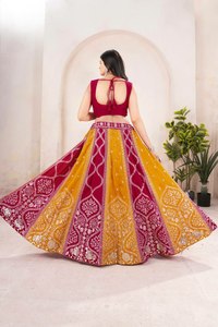Lahenga Choli de Seda Vichitra con Dupatta para Novia, Estilo Cultural Gujara, con Bordado y Secuencia Multicolor, Especial para la Festividad de Navratri - Product Image 4