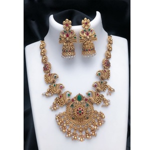 ชุดสร้อยคอไข่มุก Kundan พร้อมต่างหูสำหรับผู้หญิงชุดสร้อยคอออกแบบตามเทศกาลตามประเพณี - Product Image 1