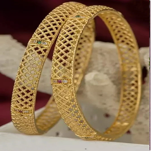 Bracelet jonc en laiton battu à la main avec finition texturée unique - Product Image 6