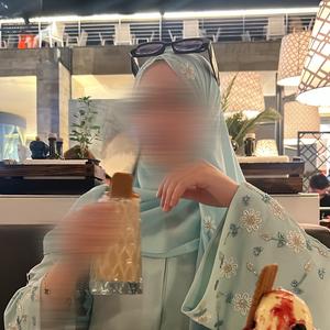 Abaya de Diseño Hecha a Mano en Dubái, en Tela de Seda Lujosa Antiarrugas para Ocasiones de Oración - Product Image 5