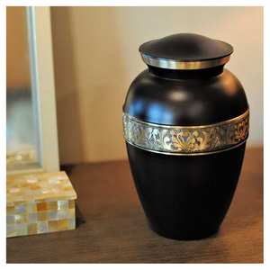 Urna de cremación de metal hecha a mano, urna de cenizas funerarias de primera calidad exportada desde la India para uso conmemorativo - Product Image 4