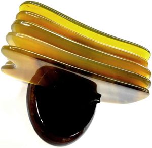 Masajeador Facial de lujo minimalista Gua Sha de cuerno hecho a mano de alta calidad para mandíbula y pómulos logotipo grabado - Product Image 1