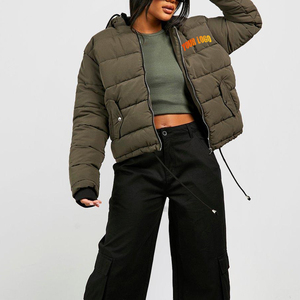 Chaqueta Acolchada con Capucha de Burbuja de Nailon de Punto Reversible Impermeable Personalizada OEM para Mujer, Invierno, Larga - Product Image 5