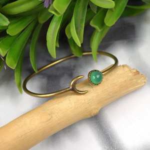 Brazalete Abierto de Latón con Piedra Preciosa de Ónix Verde Natural, Brazalete Delicado Vintage con Diseño de Luna, Estrella y Amor, Plata de Ley 925, Chapado en Oro de 14k - Product Image 6
