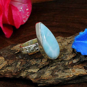 Vente en gros de bague en argent sterling 92.5 faite à la main avec pierre précieuse Larimar coupe géométrique plaqué rhodium bijoux fins - Product Image 1