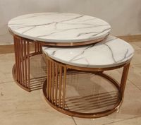 Tables basses et chaises en marbre, en particulier celles fabriquées à partir de marbres blancs et autres de qualité supérieure