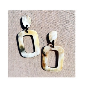 Joyería de moda Pendientes de cuerno de búfalo de buey natural Forma personalizada para la venta Pendiente de cuerno moderno Fabricante al por mayor - Product Image 1