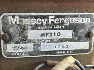 Tracteur utilitaire Massey Ferguson 210-Compact, durable et fiable - Product Image 6