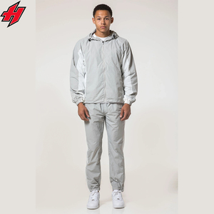 ชุดกีฬาน้ำหนักเบาชุดวอร์มกันลมสองชิ้นสำหรับผู้ชายชุดวอร์มกันลมออกแบบโลโก้ได้ตามต้องการ - Product Image 1