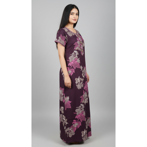 Chemise de nuit longue décontractée pour femme Alpine, imprimée, manches courtes, poches latérales, tissu tissé doux et confortable pour la maison - Product Image 1