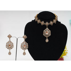 Collier pakistanais plaqué or massif 24 carats, ensemble de pierres de zircon clair faites à la main, bijoux classiques pour femmes pour les mariages et les fêtes - Product Image 1