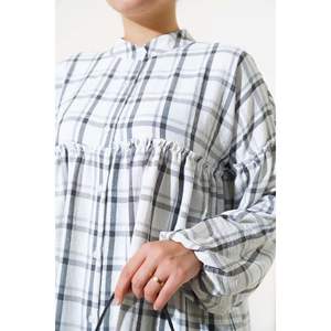 เสื้อลายสก๊อตมีระบายสีดำ - Product Image 2