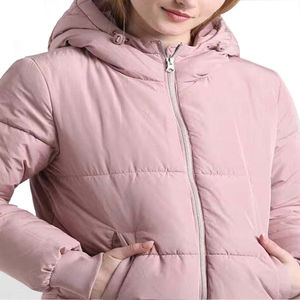 Veste matelassée en nylon respirante de haute qualité, avec logo personnalisé en gros, veste d'hiver matelassée, veste matelassée pour femmes - Product Image 2