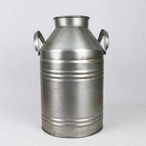 Bidon de lait en métal galvanisé antique élégant avec poignées durables idéales pour la ferme à la maison et le style de jardin extérieur - Product Image 2