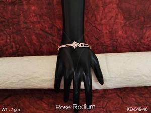 การออกแบบที่สวยงามแฟนซี CZ AD หินเต็มรูปแบบ Kada หรูหราปาร์ตี้สวมใส่เครื่องประดับสำหรับผู้หญิงที่สมบูรณ์แบบสำหรับงานแต่งงานเทศกาลและพิเศษ - Product Image 5