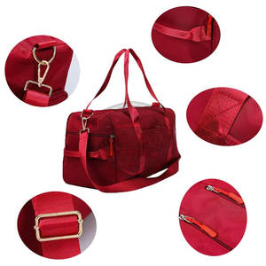 Sac de sport de grande capacité personnalisé de haute qualité pour une utilisation en extérieur, en nylon imperméable et polyester léger et respirant, fabriqué au Pakistan - Product Image 6