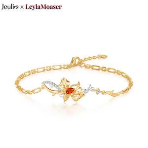 สร้อยข้อมือมอสซาไนต์รูปดอกไม้สองสี Jeulia X Leyla Floral of Thorns ประดับด้วยเงินสเตอร์ลิง - Product Image 1