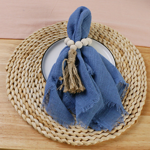 Serviettes blanches jetables brodées à la main en lin de style classique 100% pour les repas de banquet de mariage - Product Image 5